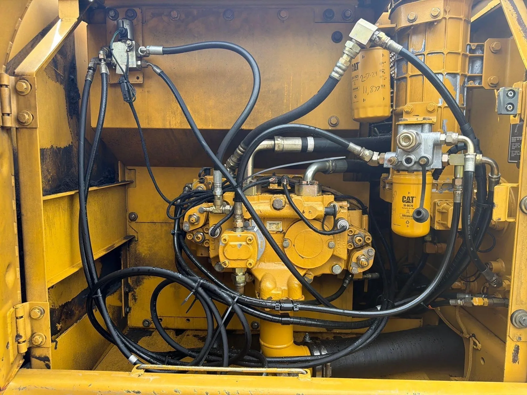 2003 Caterpillar 320CL Excavator view 9