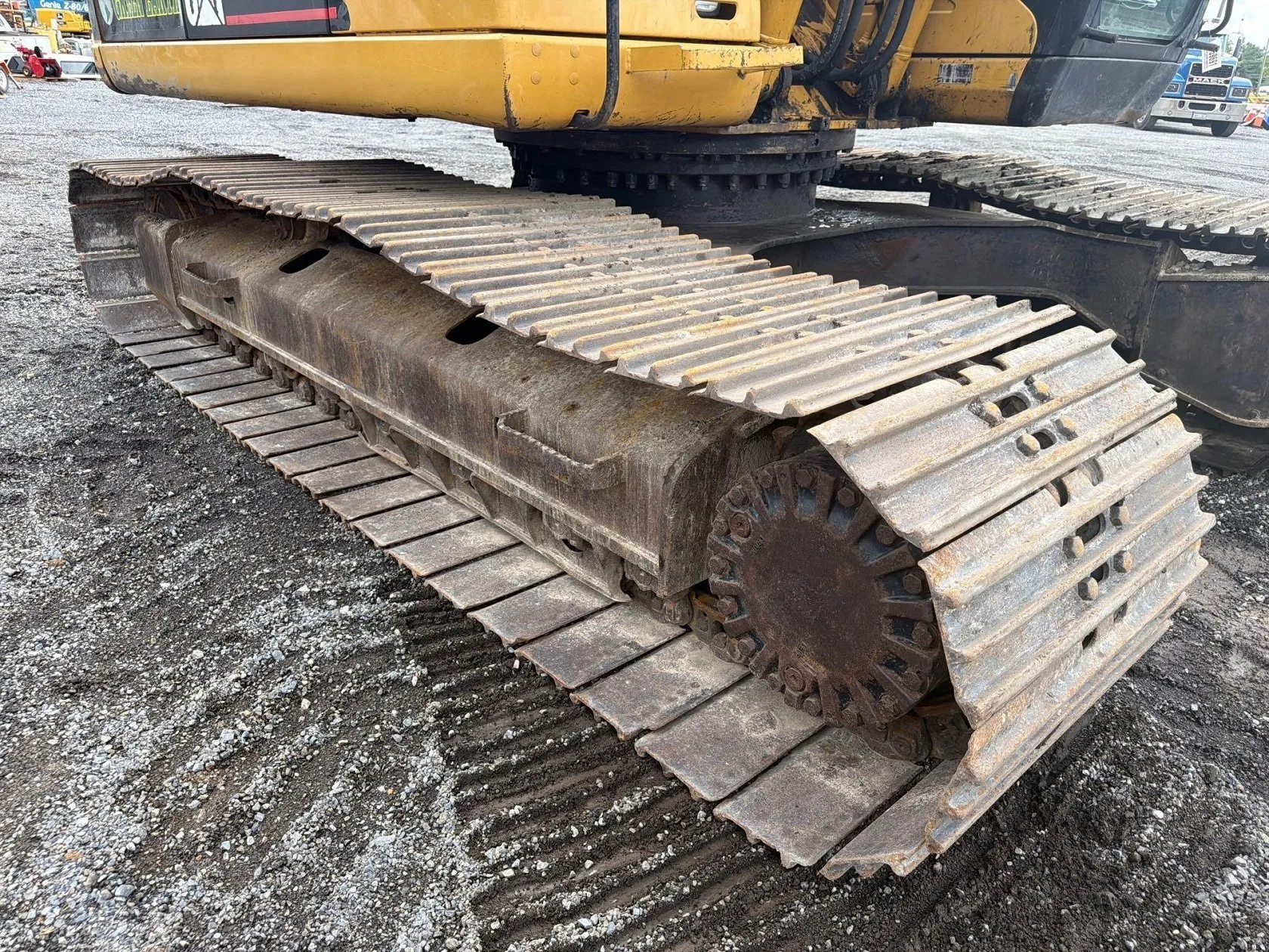 2003 Caterpillar 320CL Excavator view 4