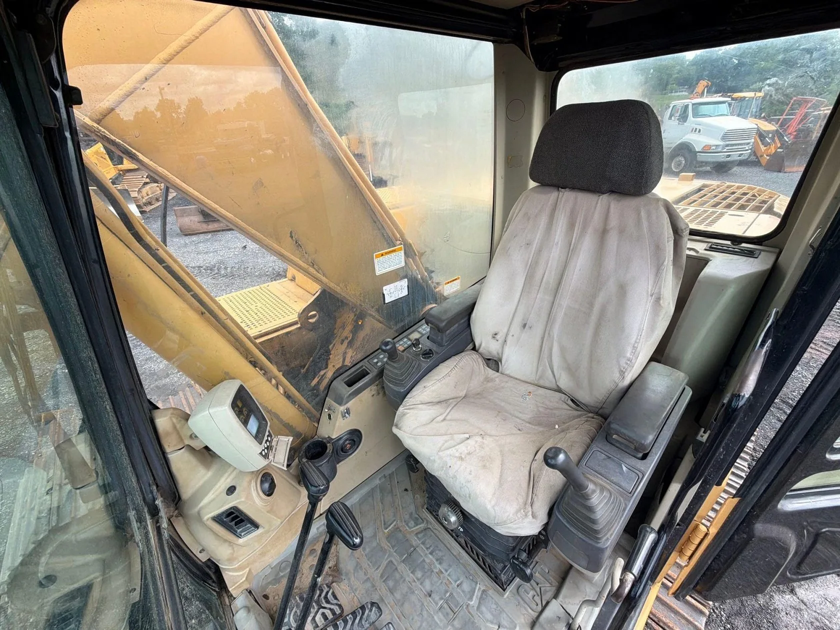 2003 Caterpillar 320CL Excavator view 12