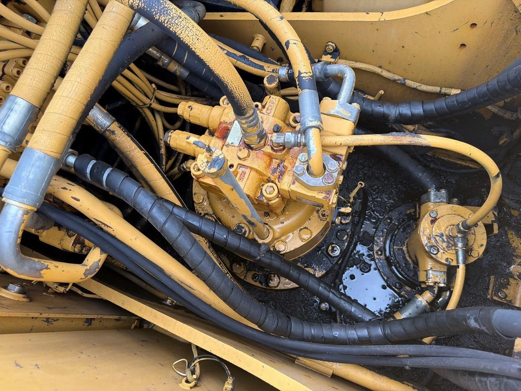2003 Caterpillar 320CL Excavator view 10